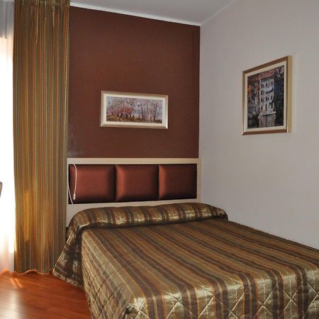 Dulcinea Hotel Múggia Esterno foto