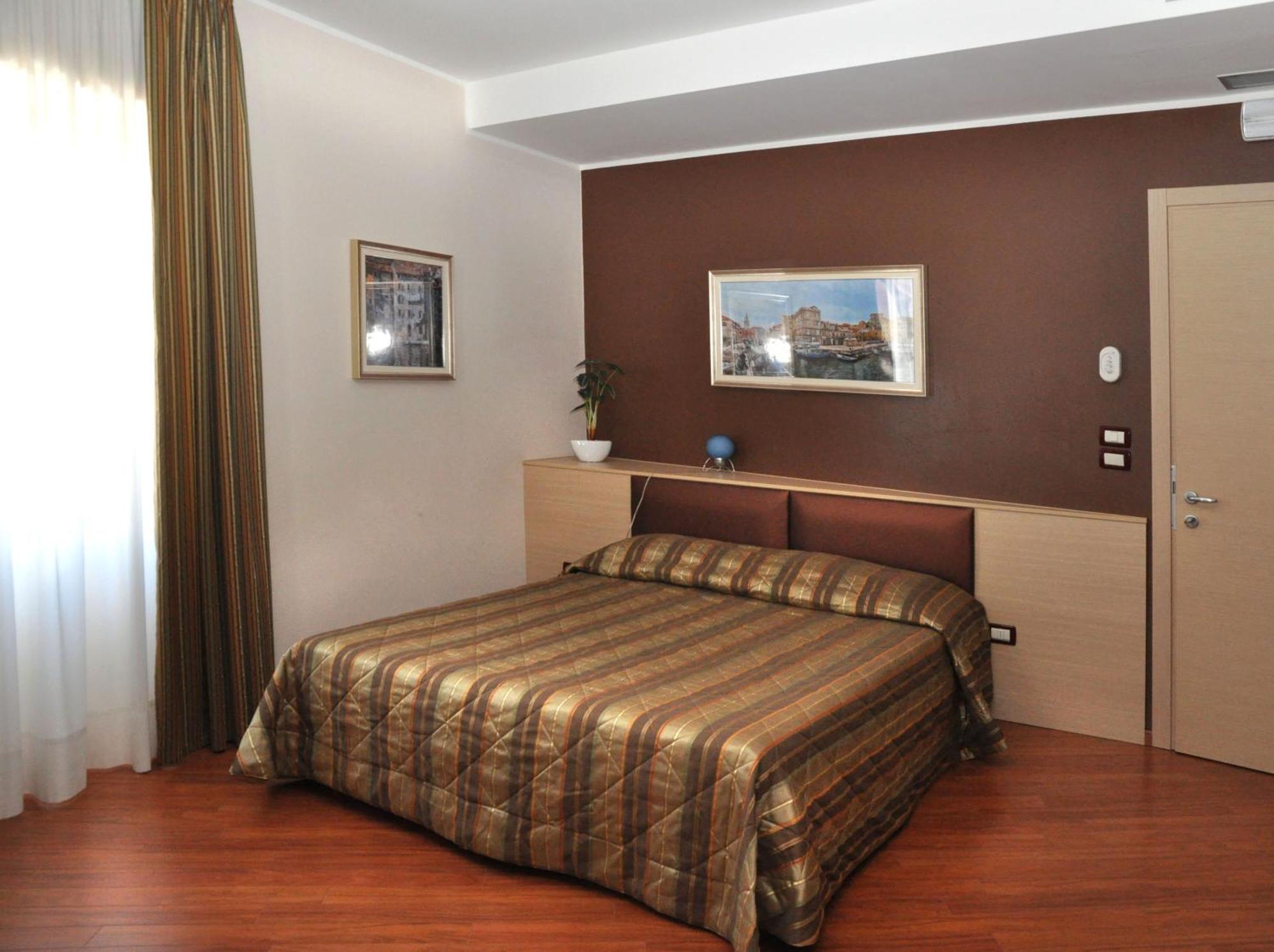 Dulcinea Hotel Múggia Esterno foto