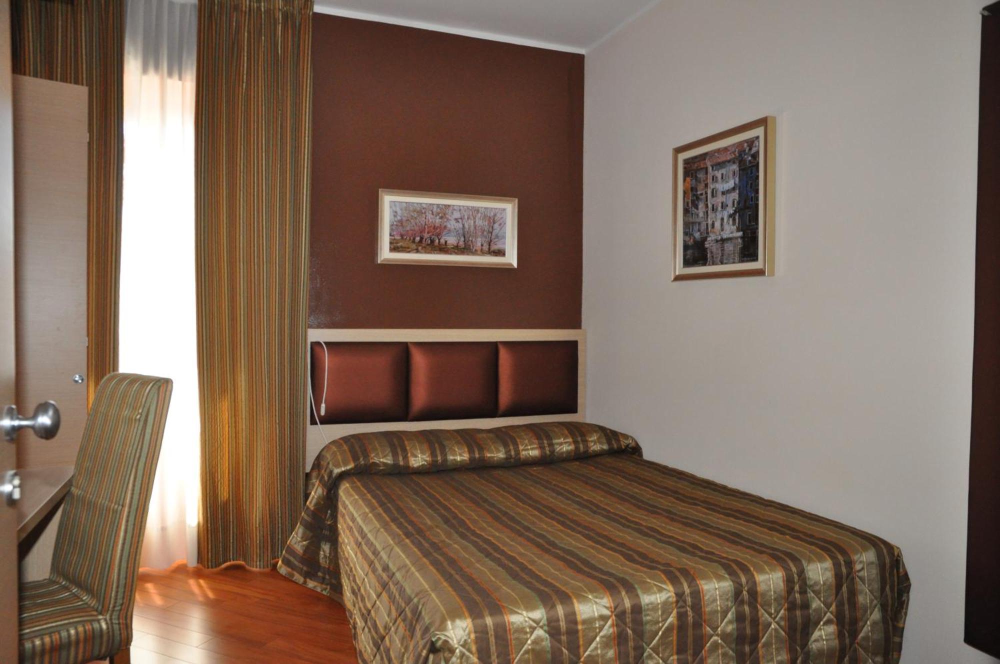 Dulcinea Hotel Múggia Esterno foto