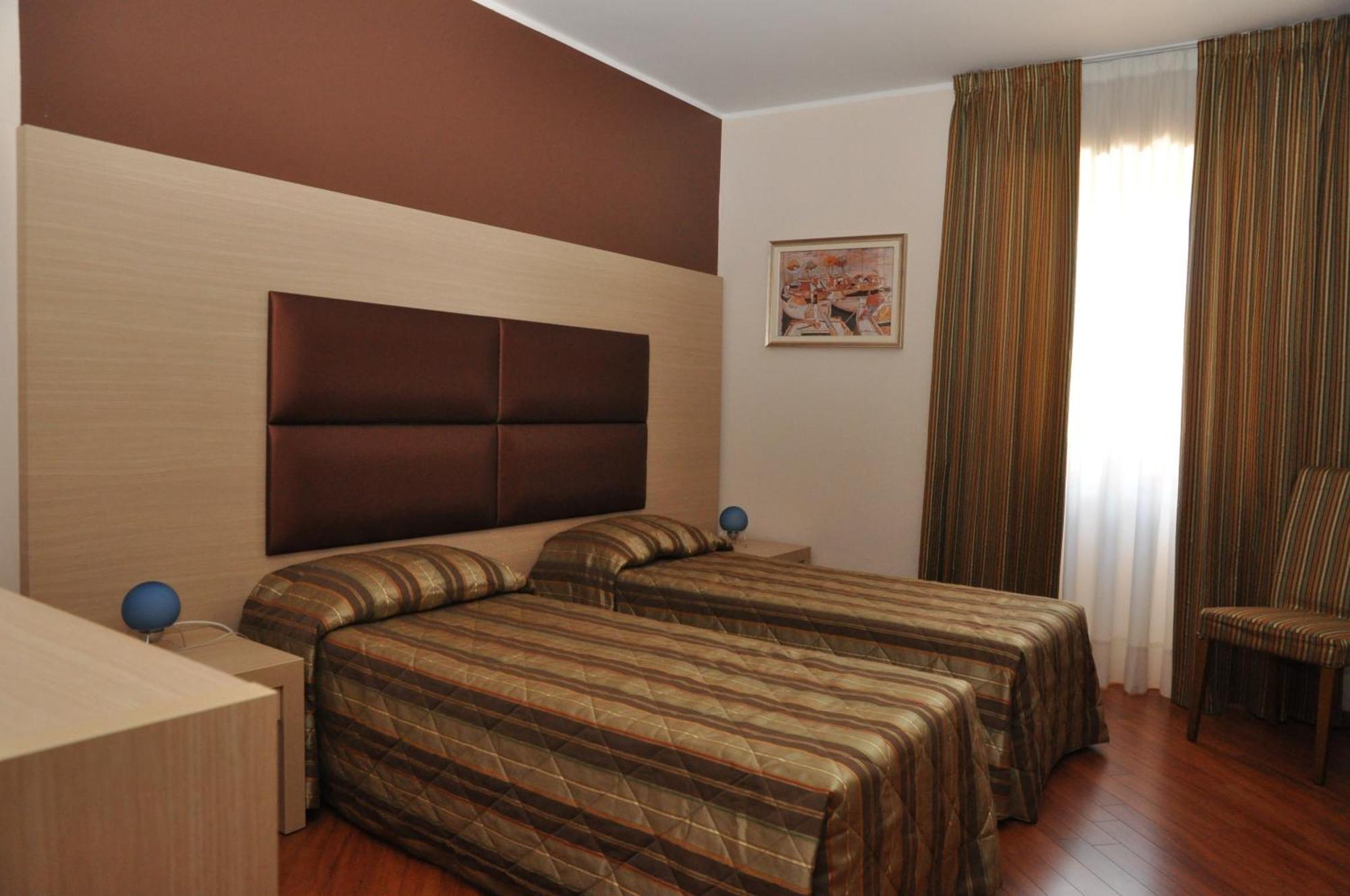 Dulcinea Hotel Múggia Esterno foto